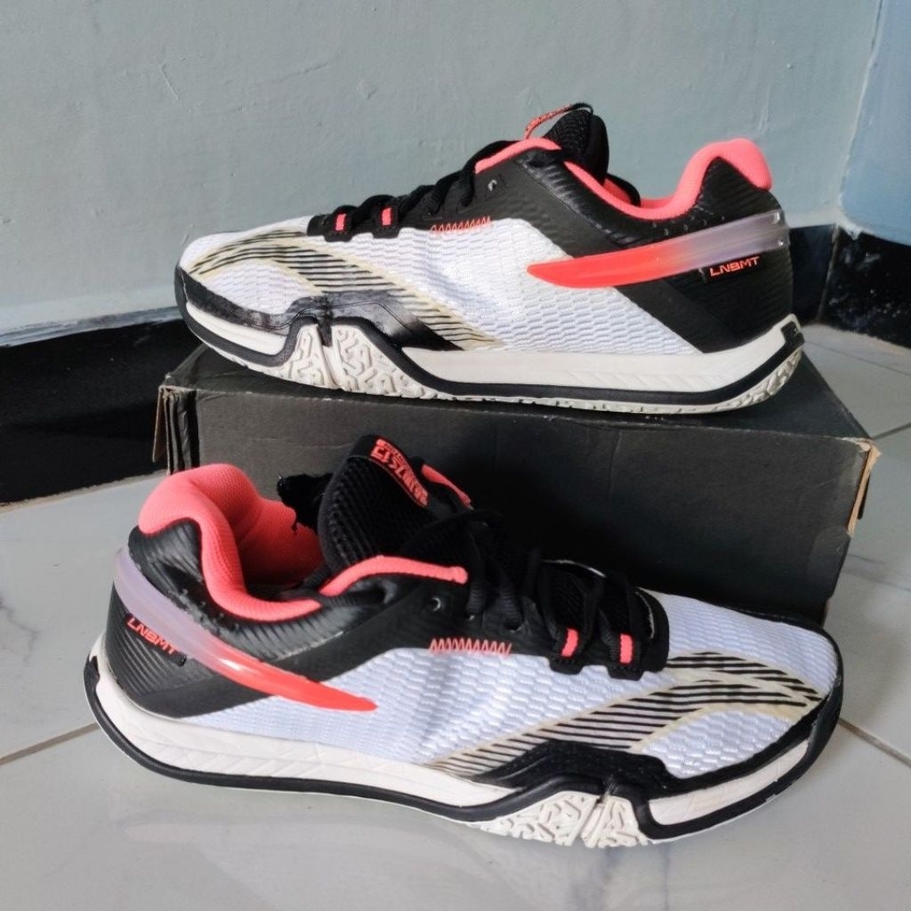 Sepatu badminton Lining aytq 025 sz 42 (second)
