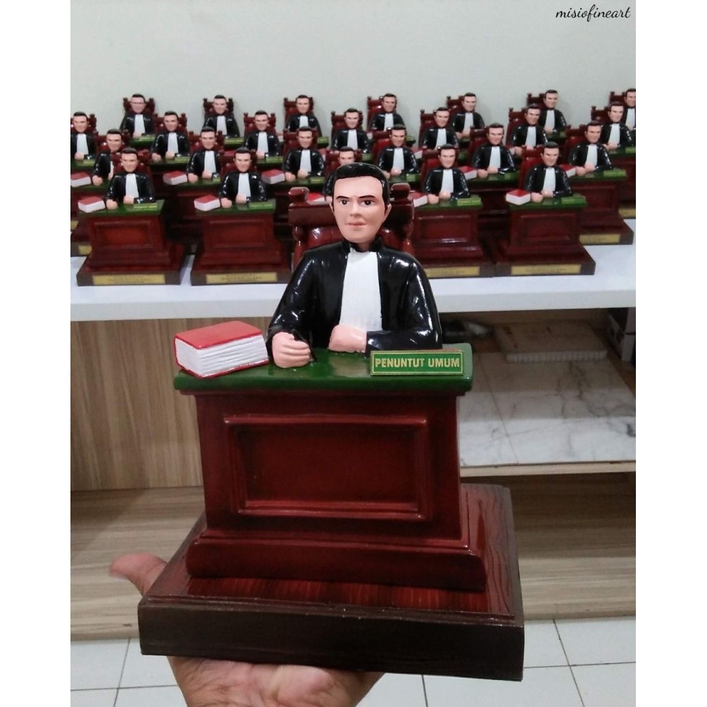 Miniatur Jaksa Prosecutor in Court Pajangan Meja Premium Quality