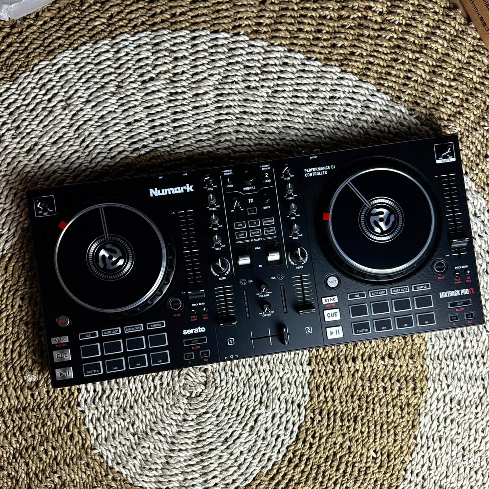 NUMARK MIXTRACK PRO FX 4-CHANNEL DJ CONTROLLER BMJ