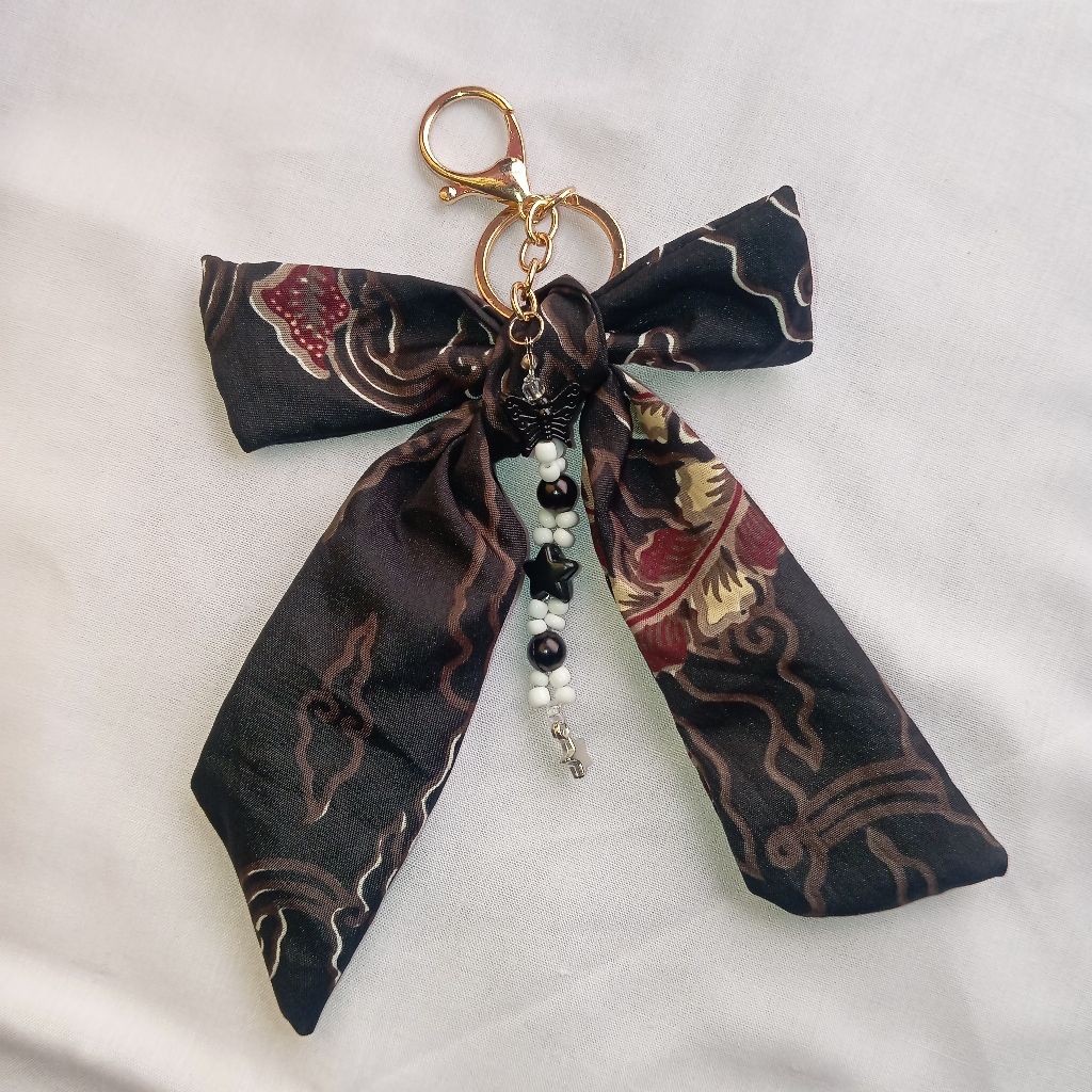 Aksesoris Souvenir Gantungan Pita Motif Batik