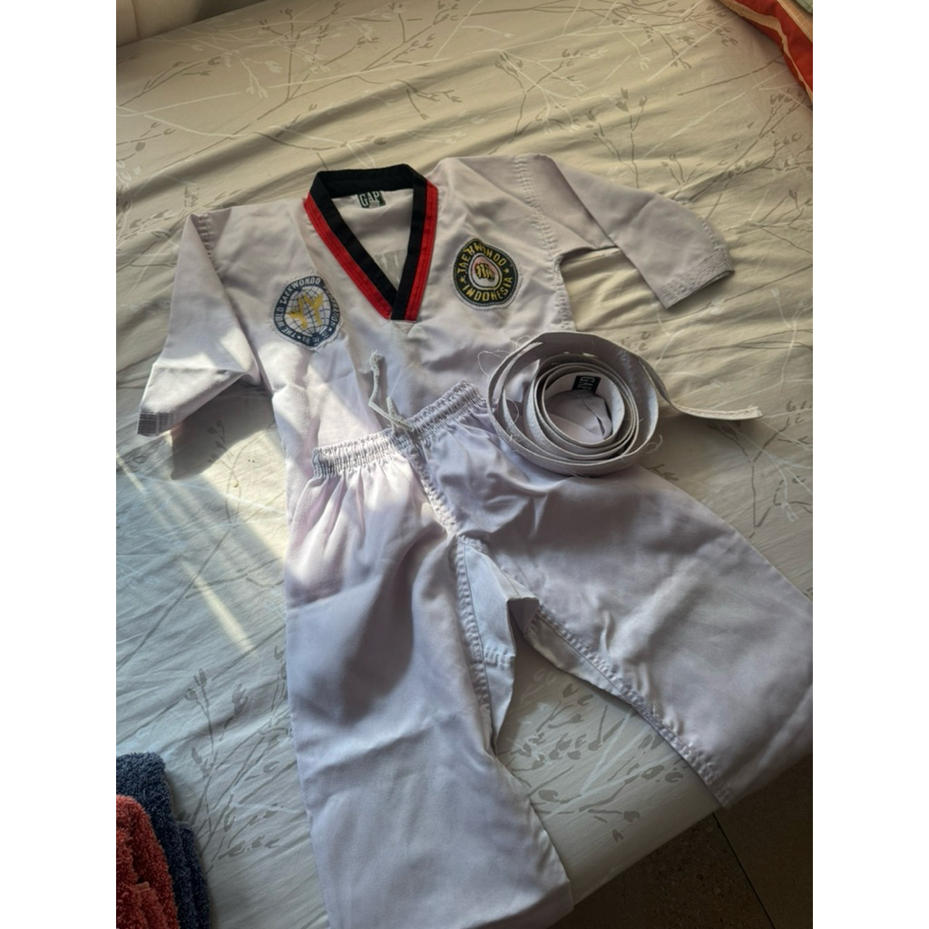 Dobok Taekwondo Anak 1 Set + Sabuk Putih Preloved