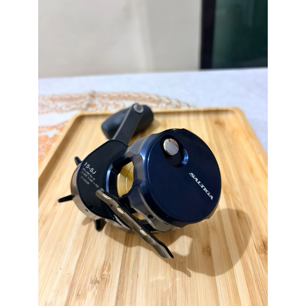 Reel OH Daiwa Saltiga 15 SJ Bekas ( handle carbon )