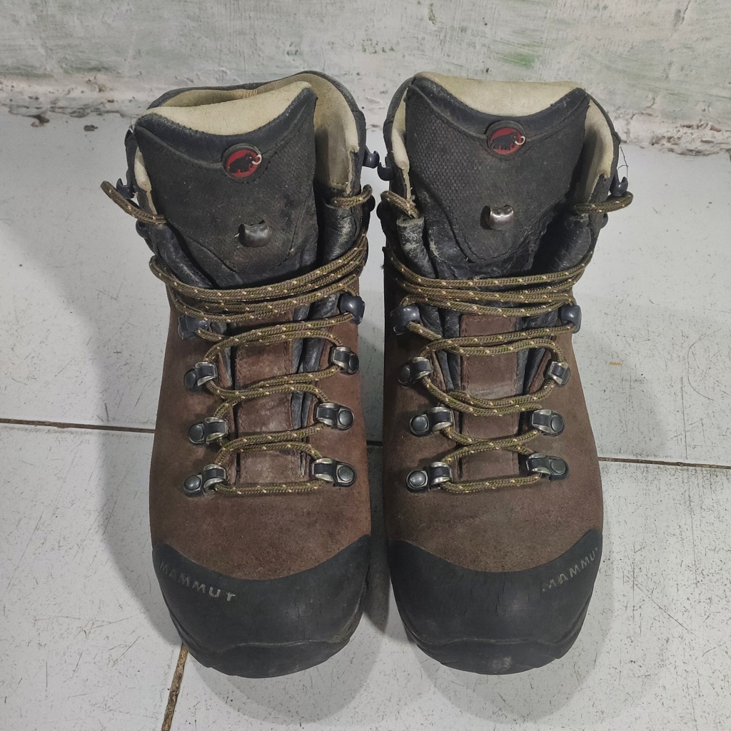 Sepatu Outdoor Brand Mammut Size 38 (Minus)
