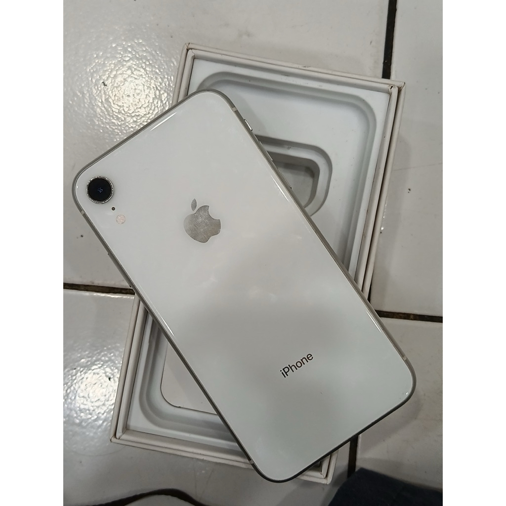 iphone XR white 64gb all operator
