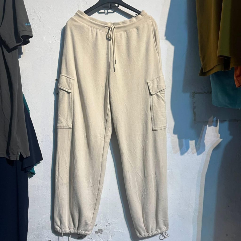 CELANA Uniqlo Cargo sweatpants