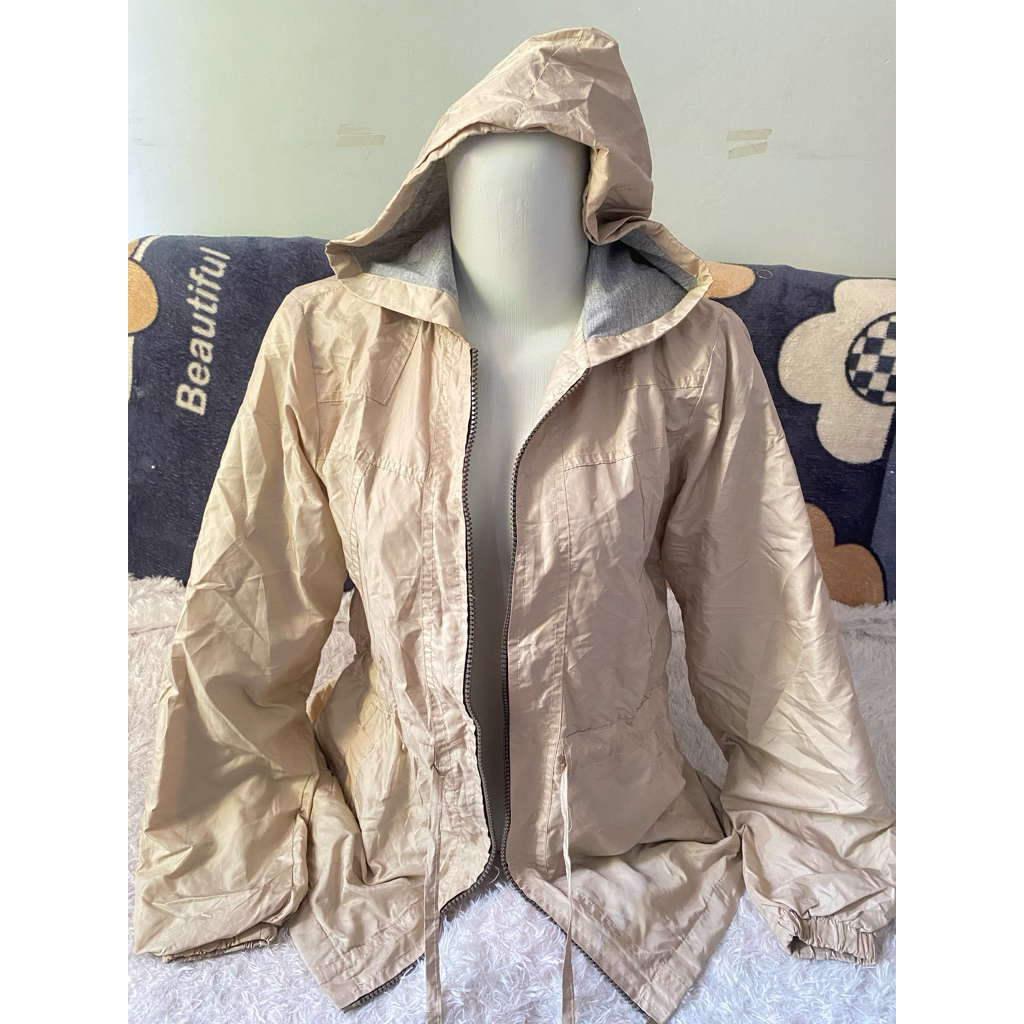 Preloved Jaket Parka Windbreaker  Hoodie Cream - Outer Jaket Parasut Serut Pinggang Style Casual