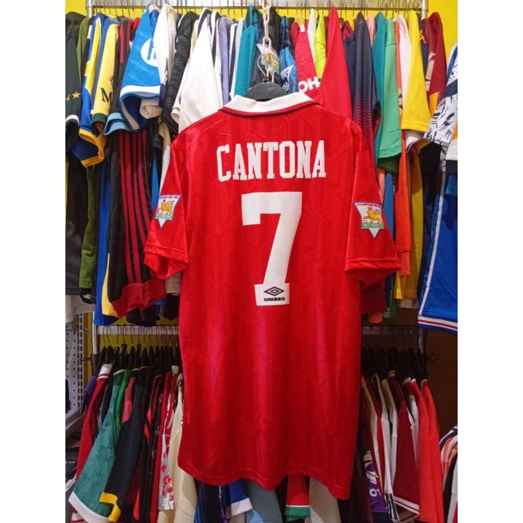 [NAMESET VELVET] JERSEY BOLA RETRO GO MU CANTONA