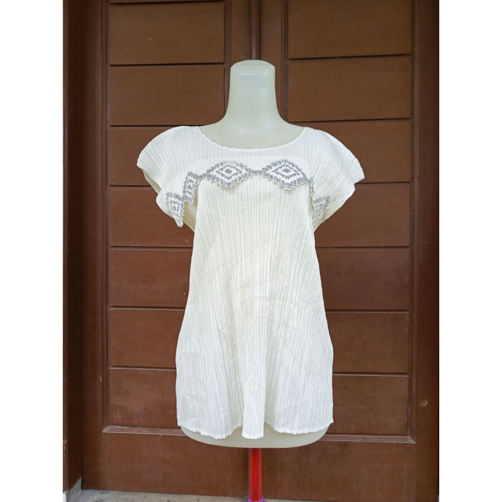 Sleeveles pleats please issey miyake