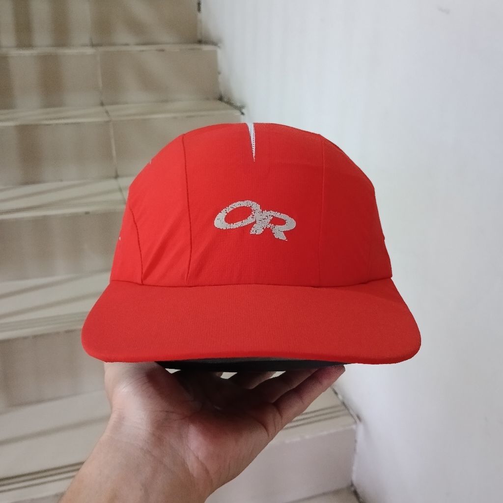 TOPI OUTDOOR RESEARCH HIKING & RUNNING