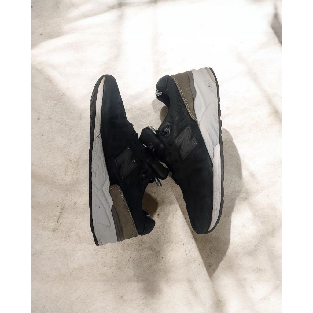 sepatu second new balance 999