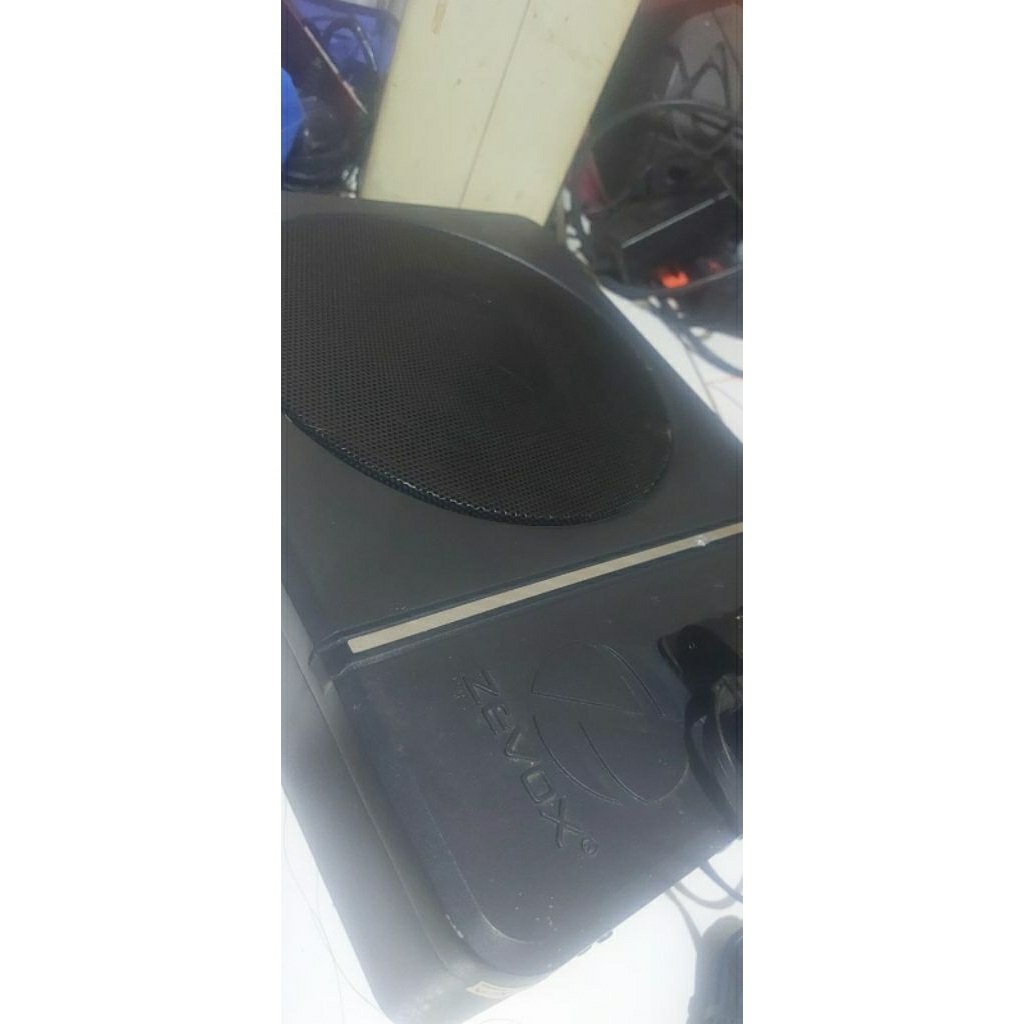 subwoofer kolong zevox second