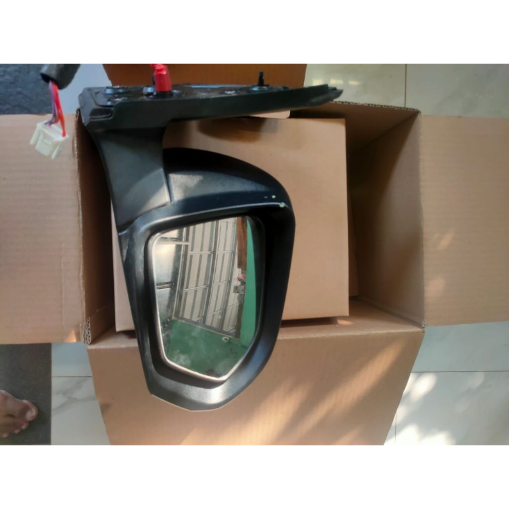 spion kanan toyota Agya