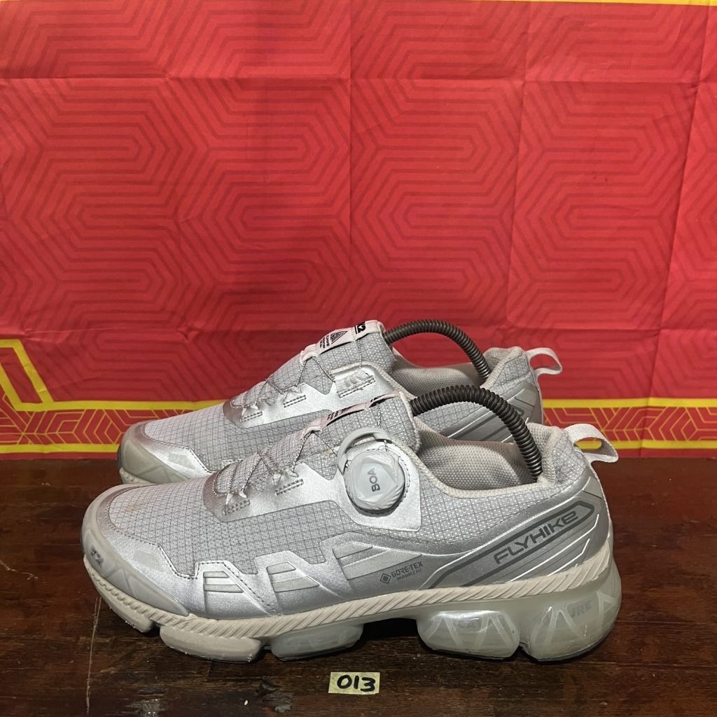 Sepatu hiking k2 flyhike space goretex size 42.5