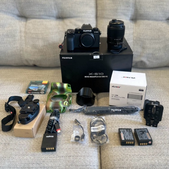 (Ada Bonus) Fujifilm X-S10 Second Hitam dan Lensa Vitrox 33mm F1.4 AF APS-C Lecet Bekas Pemakaian
