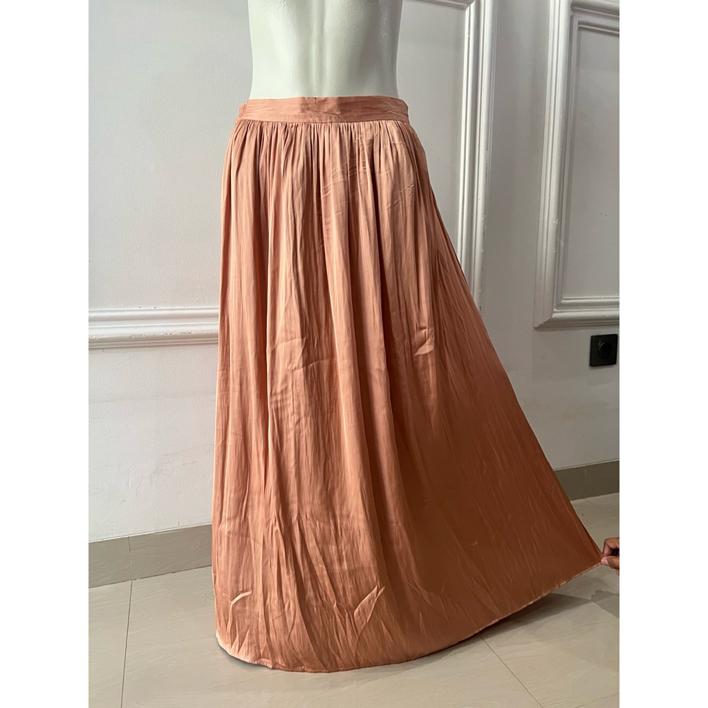 preloved skirt satin peach /terracota