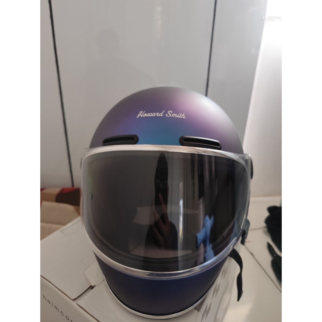 helm howard smith like new