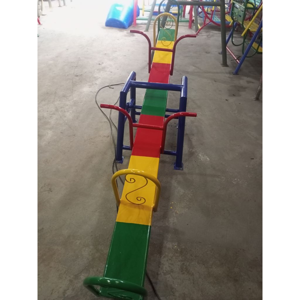 ayunan besi,mainan taman besi,mangky bar