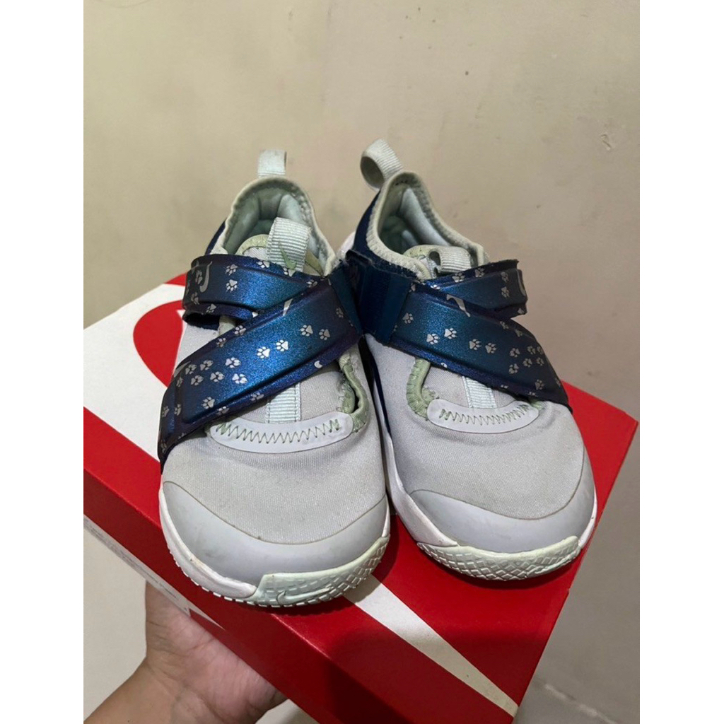 PRELOVED NIKE FLEX Advance Pawprints kids