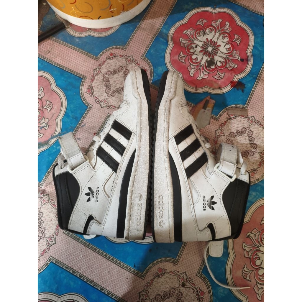 Adidas Forum Mid 'Cloud White Core Black' (FY7939)