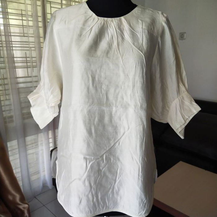 blouse lengan pendek balon warna krem