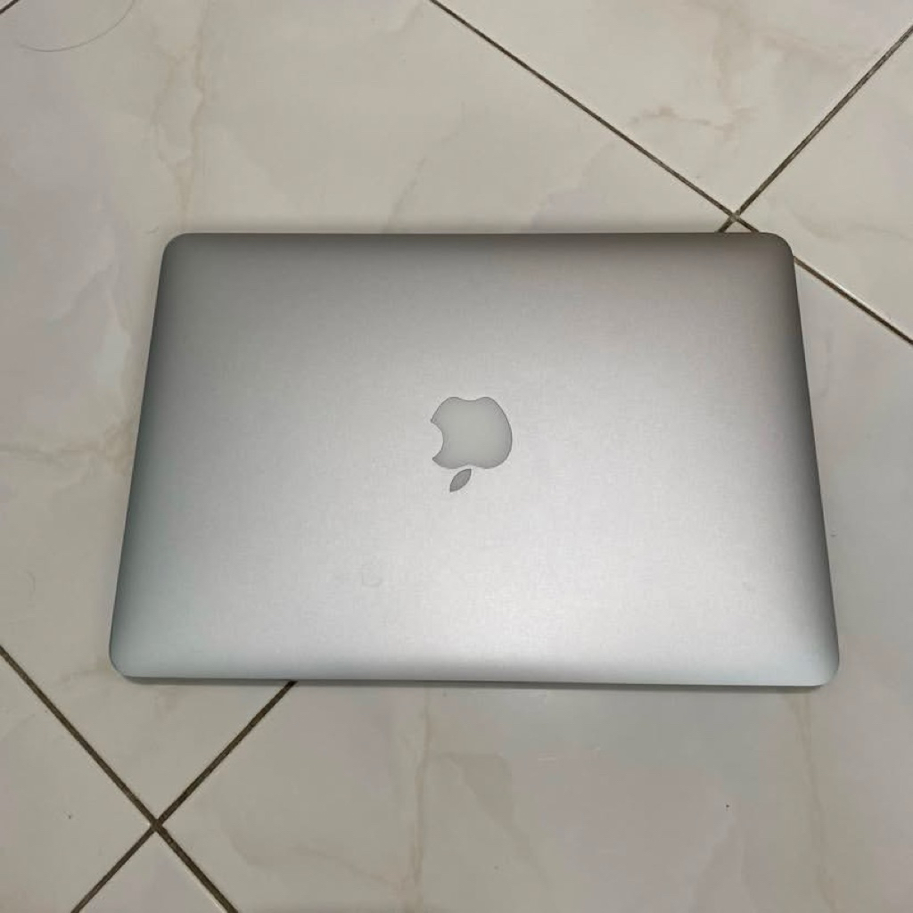 SALE  MacBook Pro (Retina, 13 inch, Late 2013) Core i5 8gb cc 1571