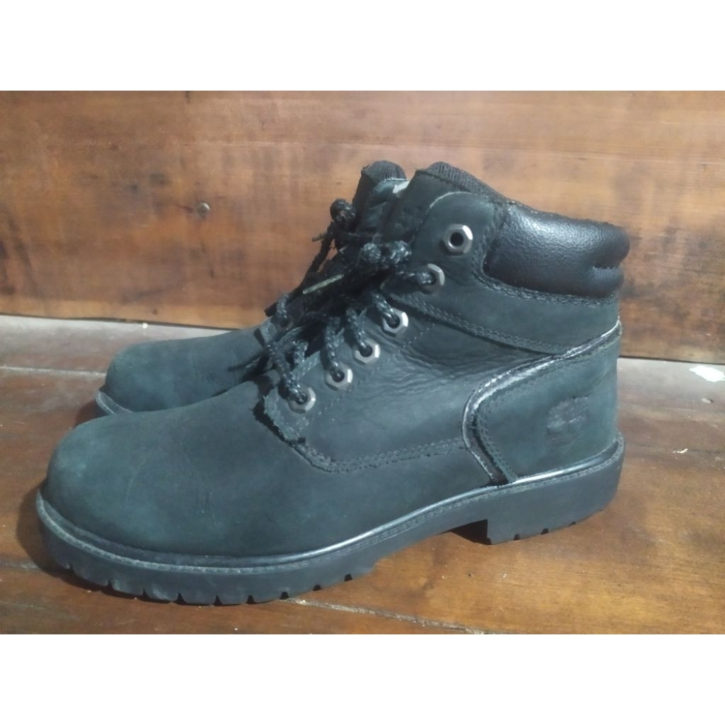sepatu second boots Timberland  40/255