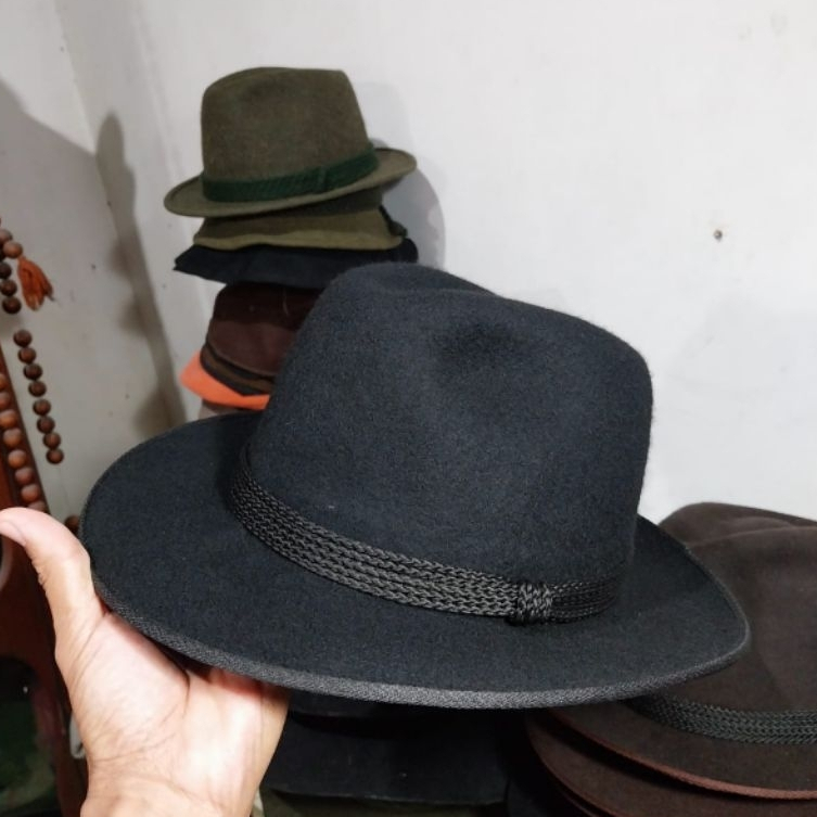 Topi Laken.lebar brim sedang.bahan impor laken original