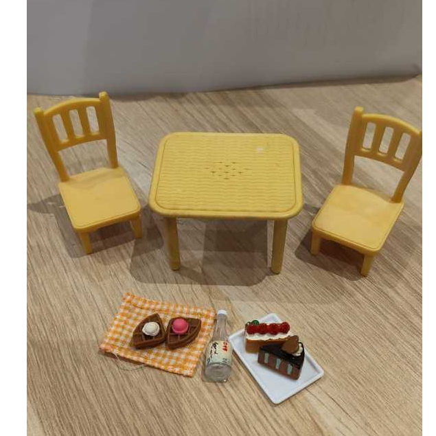 Sylvanian Meja Courtyard Kitchen set