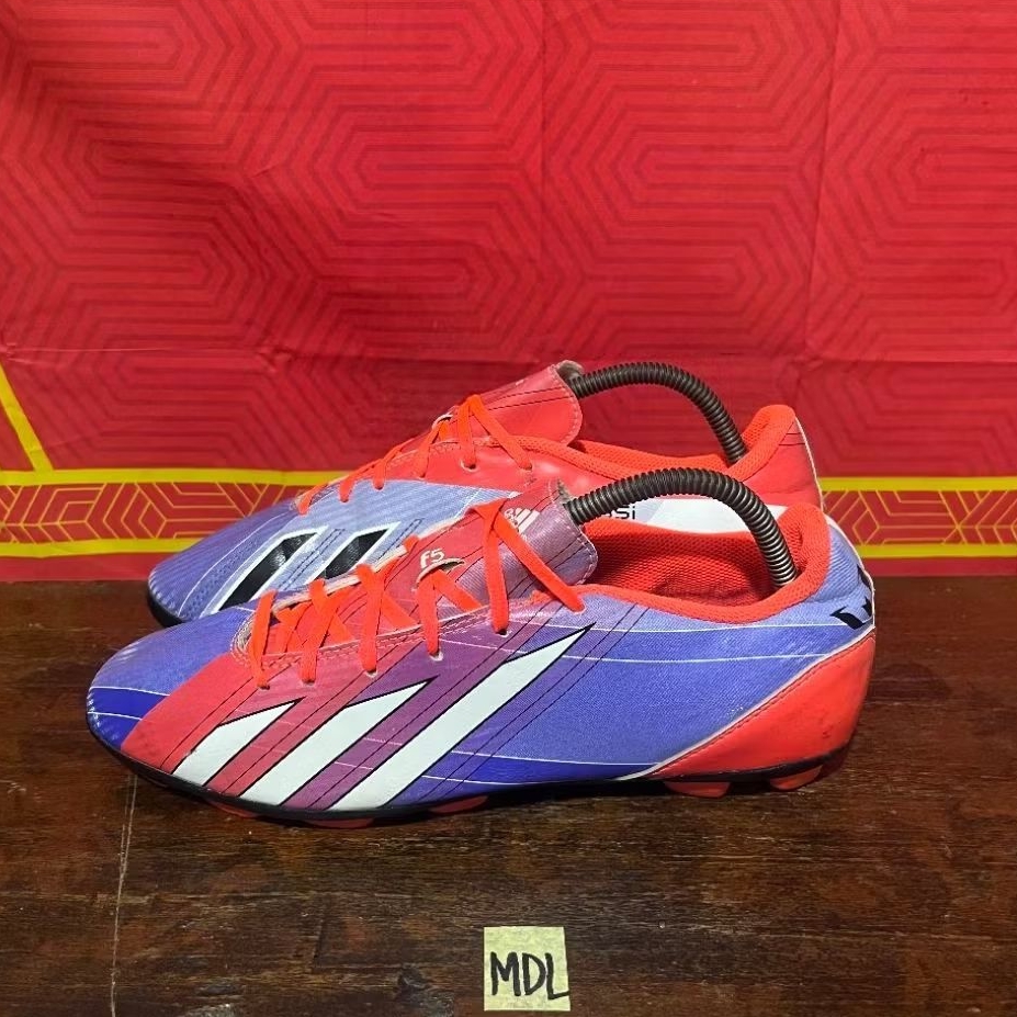 Sepatu bola Adidas F5 TRX FG Messi size 42,5