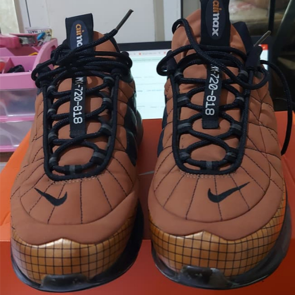 SEPATU   NIKE AIR MX 720-818