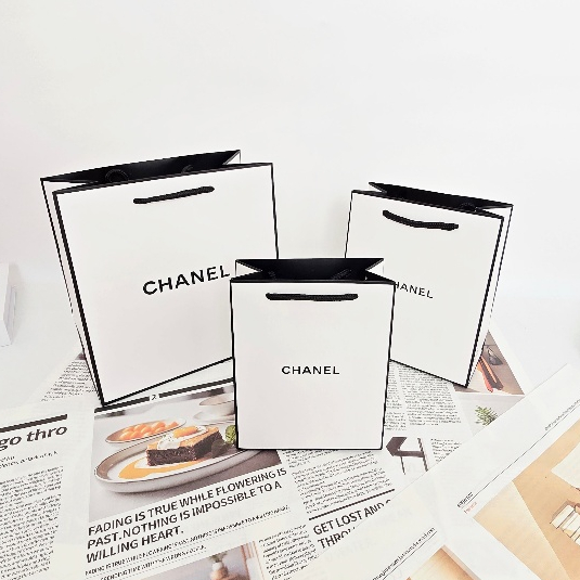 Tas hadiah CHANEL—cocok untuk mengemas parfum, kosmetik, dan produk perawatan kulit