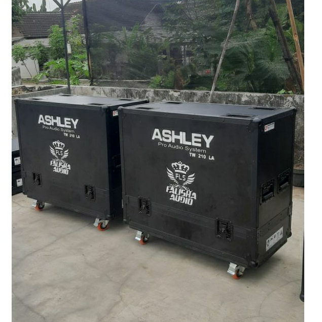 Hardcase line array 210