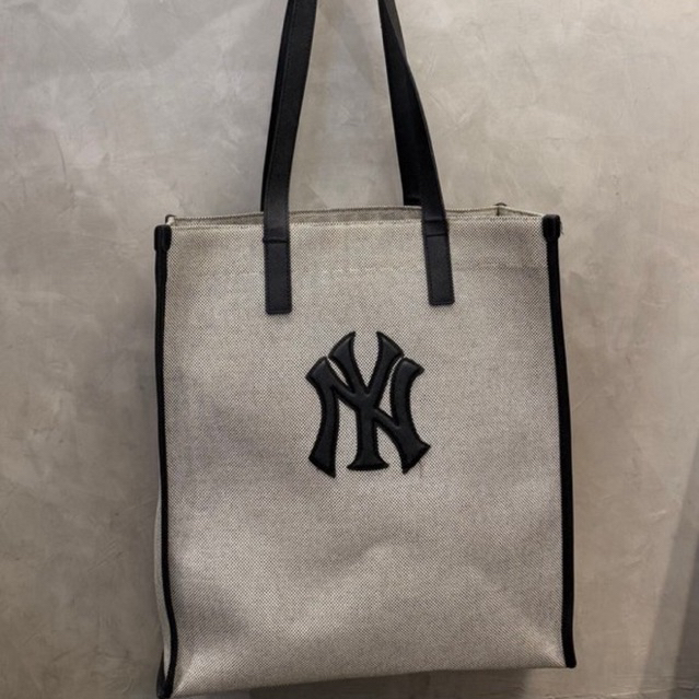 MLB Tas Basic Canvas Vertical Tote Bag NYYankees Grey Abu (Second Preloved) - ORIGINAL