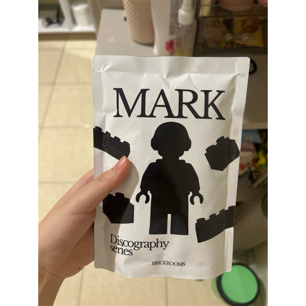 lego mini figure mark album
