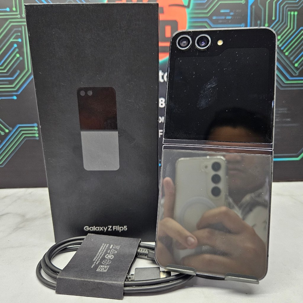 Samsung Galaxy Z Flip 5 8/256GB Graphite RESMI SEIN Fullset Second