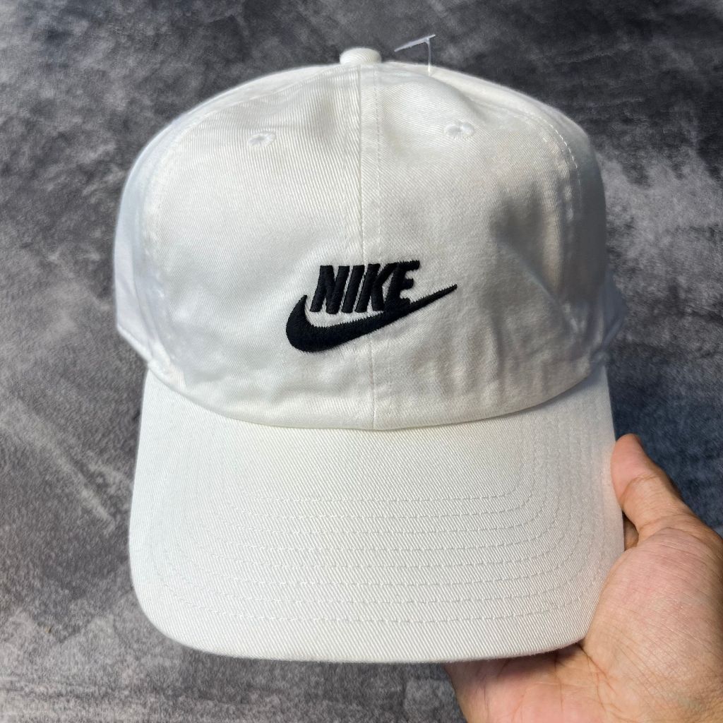 Topi Nike Club Cap Putih Original Olahraga Lari Gym Baseball Sepeda Drifit Casual Padel Golf