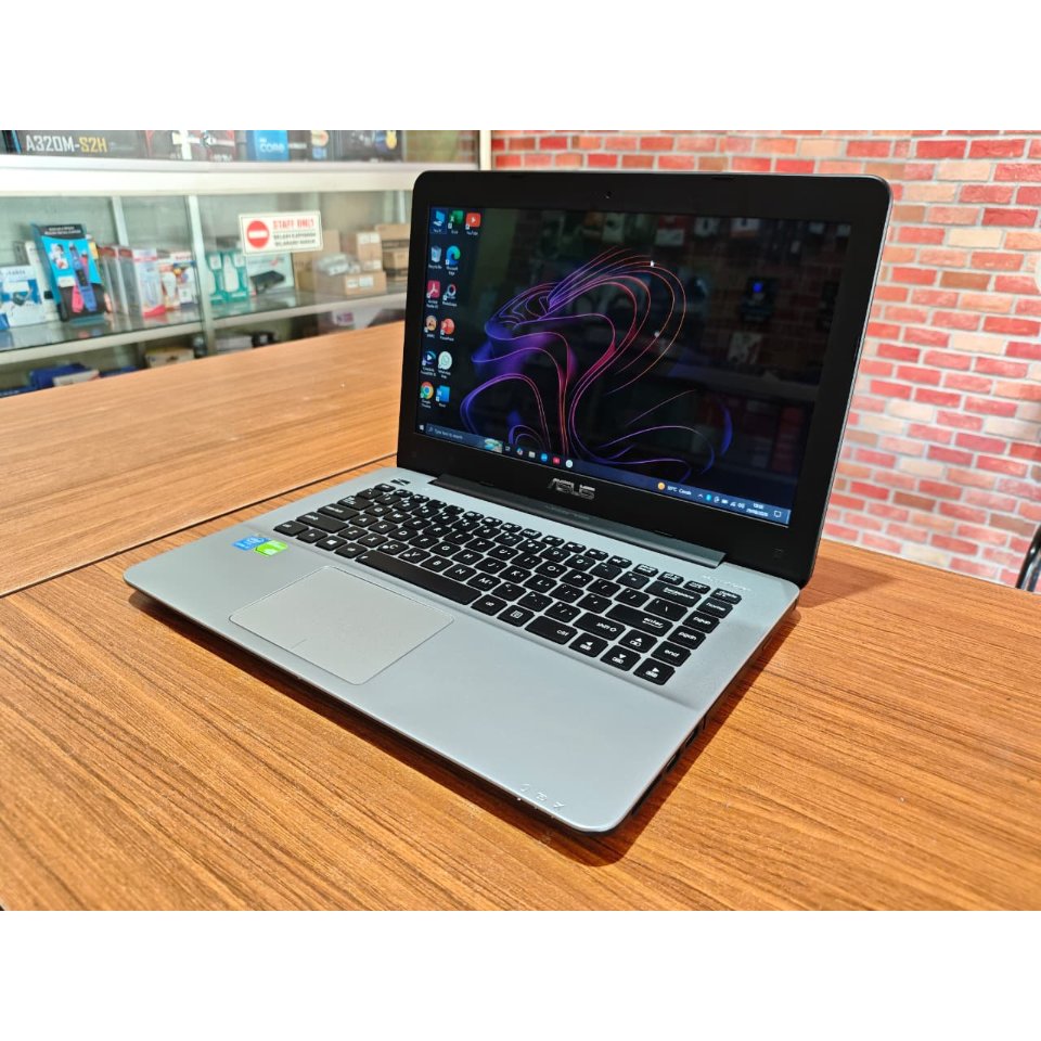 Laptop ASUS X455L Core i3-5005U Nvidia GeForce 930M
