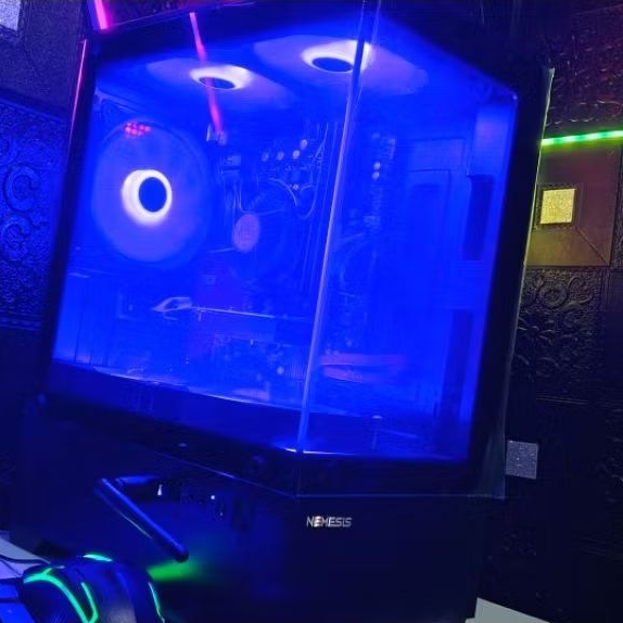 komputer PC gaming fullset siap pakai.