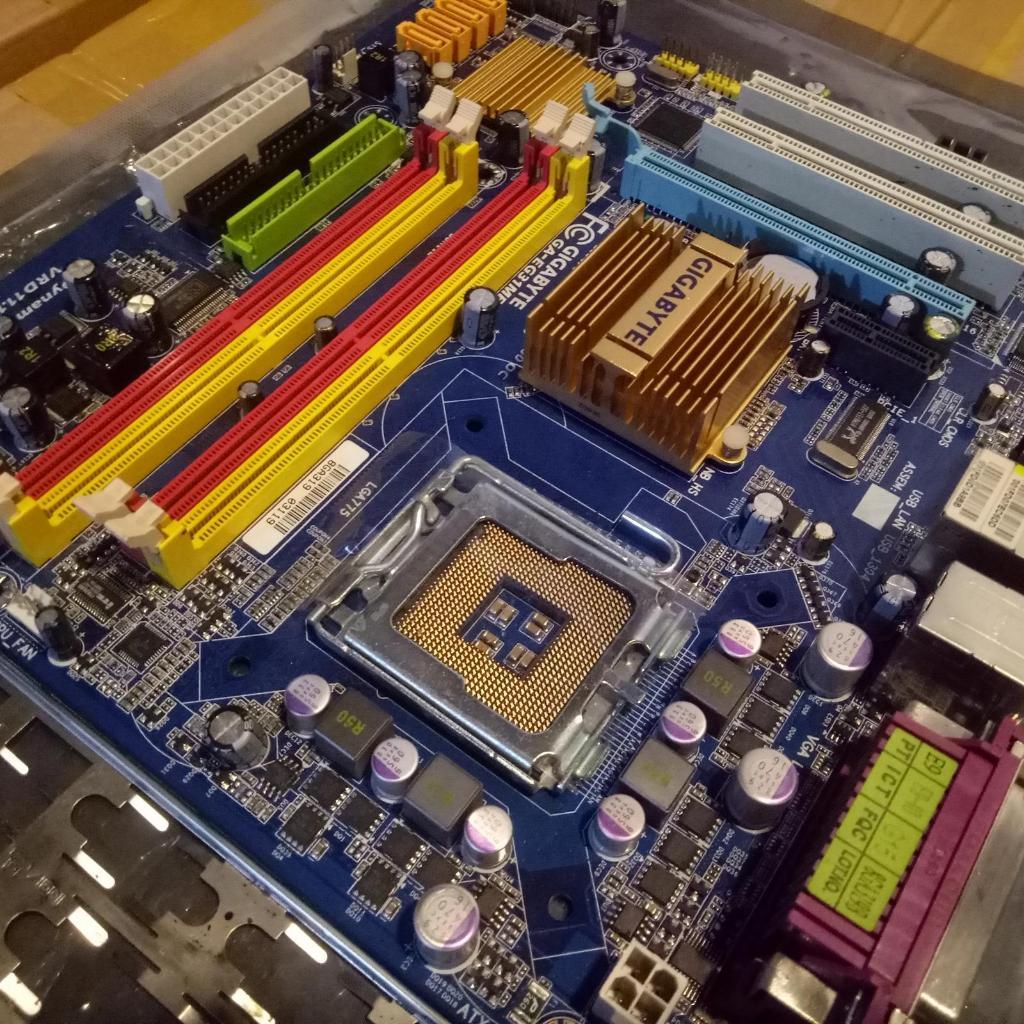 Motherboard Gigabyte G31 LGA 775 DDR2