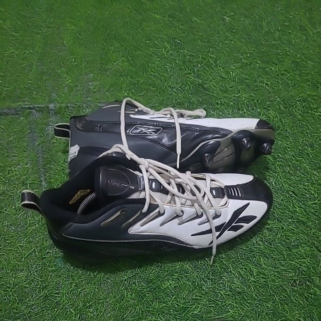 sepatu football reebok the blast size 45