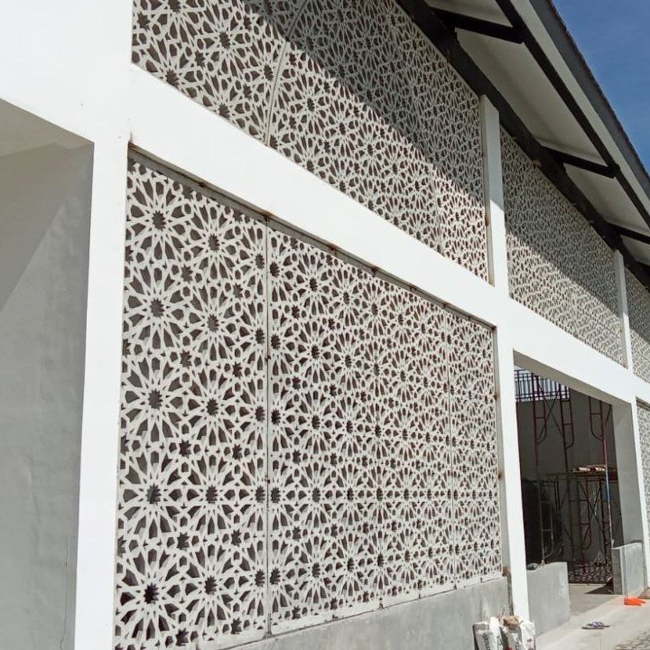 DINDING GRC PREMIUM UNTUK MASJID DI KELURAHAN KAYU PUTIH, PULO GADUNG