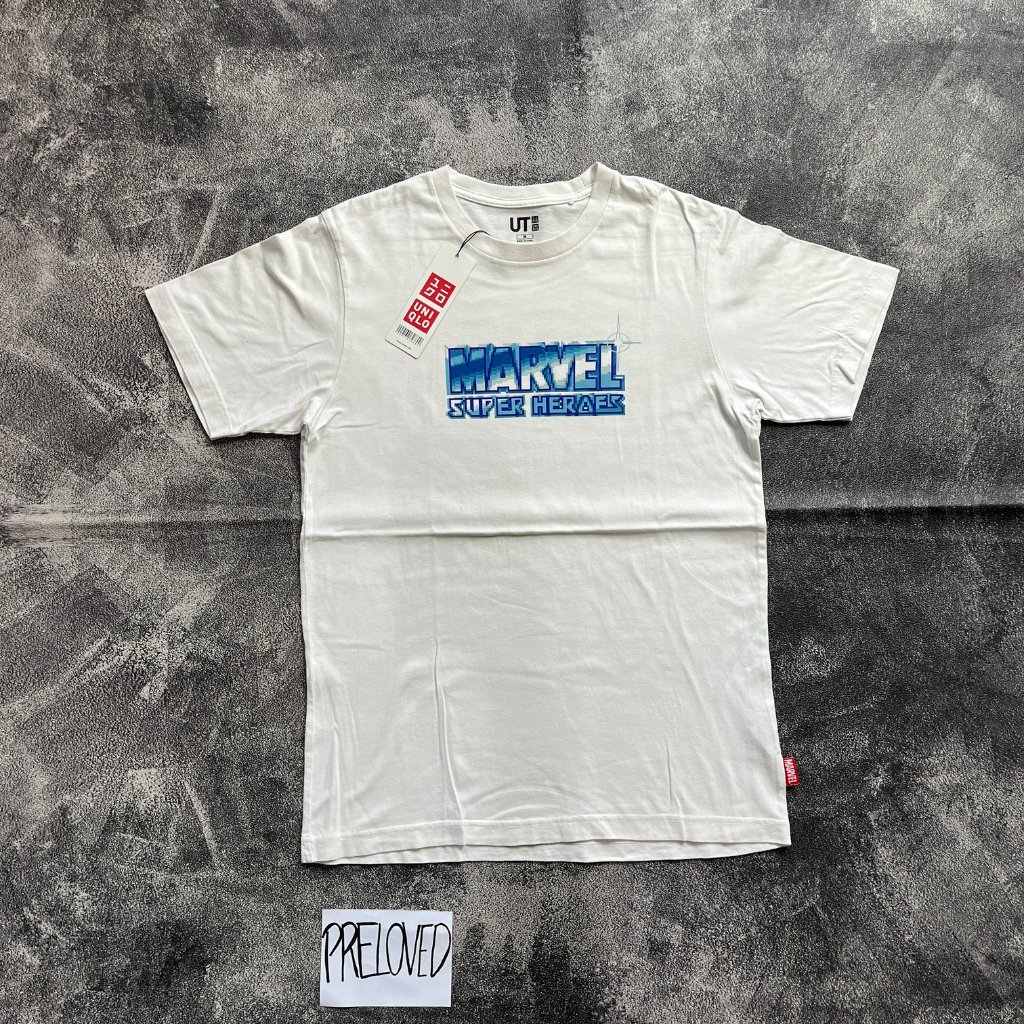 Tshirt Uniqlo UT x Marvel Superheroes Kaos Putih ukuran M