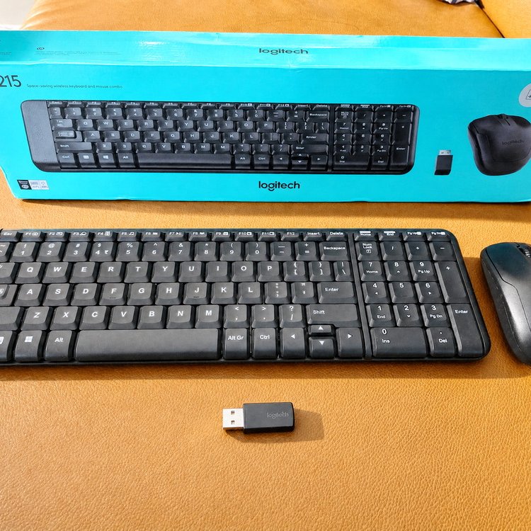 Preloved Keyboard Mouse Combo Wireless Logitech MK215 Super Like New Masih Garansi