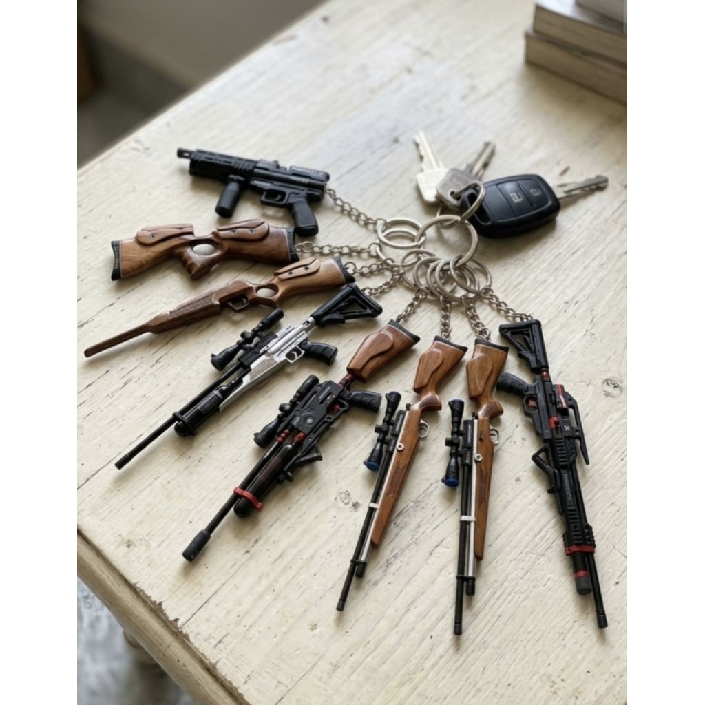 Gantungan Kunci Mini Pecahan Senapan Model Pistol dan Senapan Tembak Juru