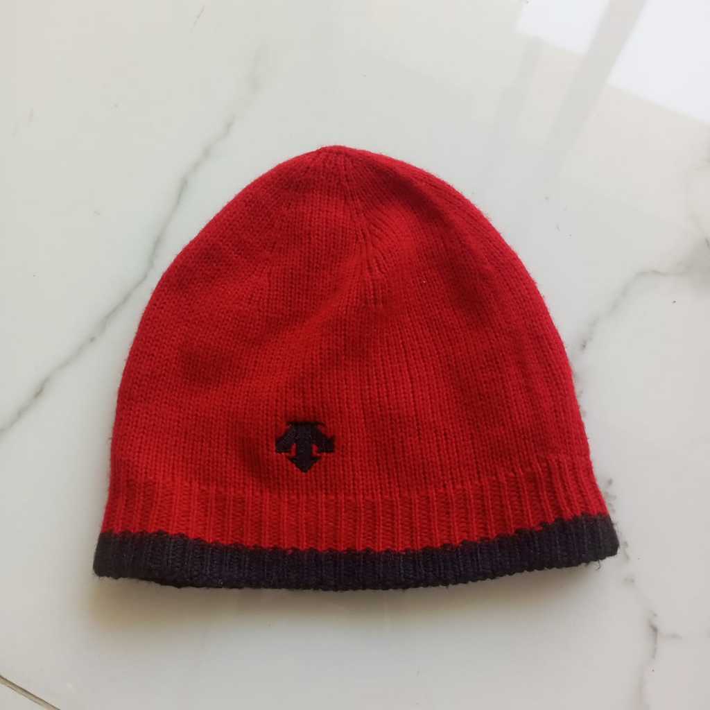 Beanie hat second merah brand descente