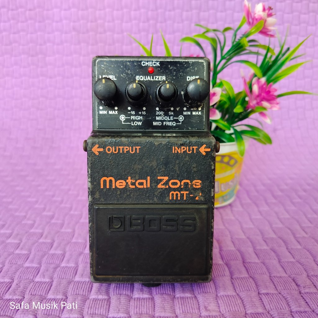 BOSS Metalzone MT-2 Efek Gitar Second, Normal Original, No Minus, Kondisi Seperti Di Foto