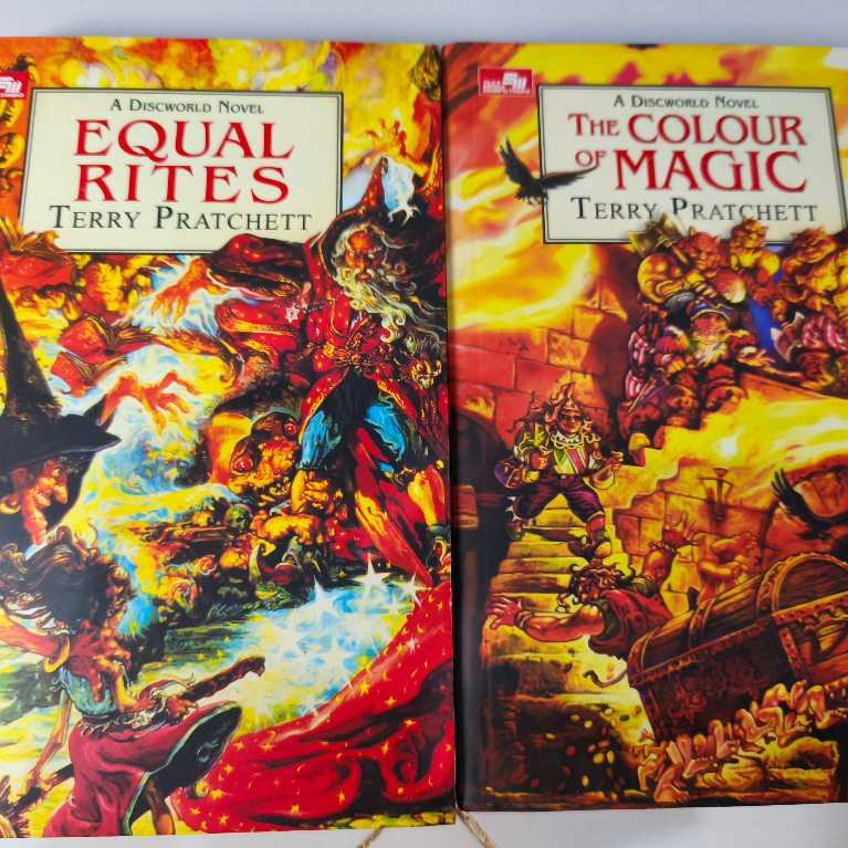 [PRELOVED] Paket Novel Discworld Terry Pratchett Equal Rites & The Colour of Magic Elex Media Origin