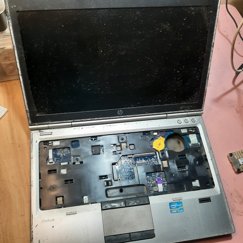 Laptop HP 2570p Casing monitor lcd HP 2570p bekas minus Casing luar LCD Mainboard