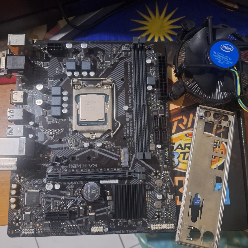 Paket Processor Intel Core i3 10105F Mobo Gigabyte H410M H V3 + Fan
