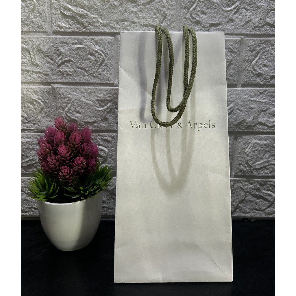 Paper Bag Van Cleef & Arpels Original Size M ( deffect )